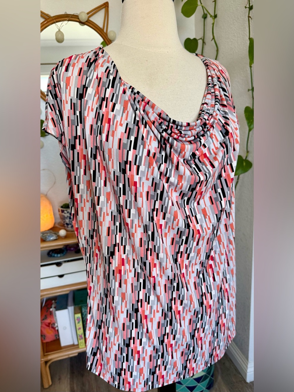💕LIZ CLAIBORNE Draped Cowl Neck Short Sleeve Top in Pink Mosaic💕